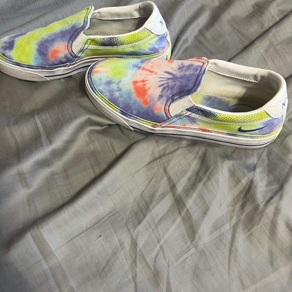 Nike Tie Dye Slip On Sneakers - Picture 3 of 3